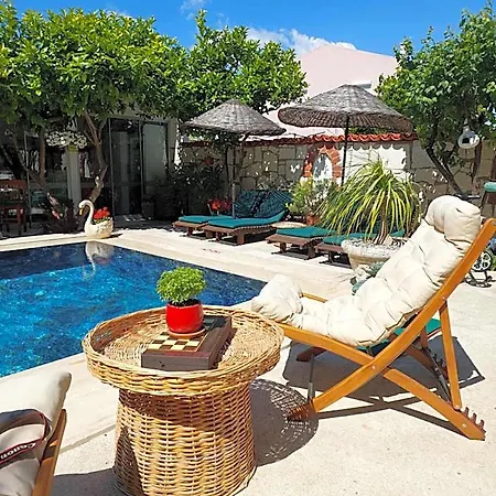 Bademici Hotel *