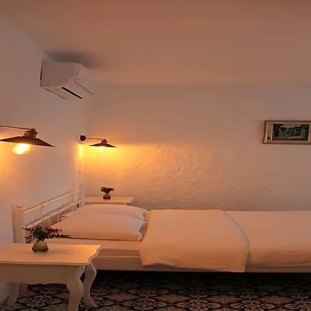 Bademici Hotel *